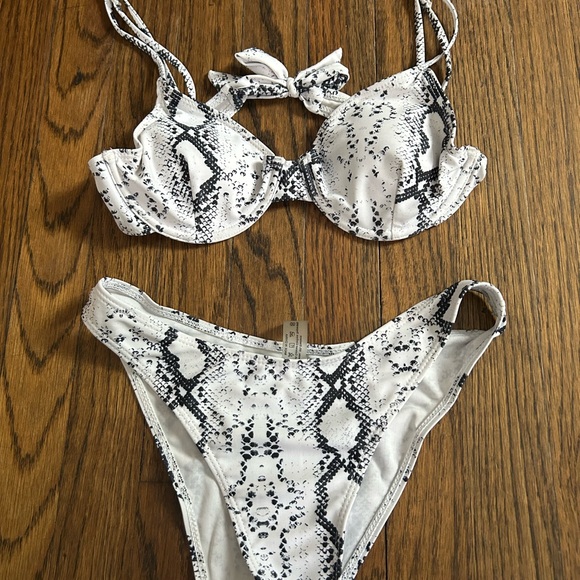 Bikini set - Picture 2 of 4